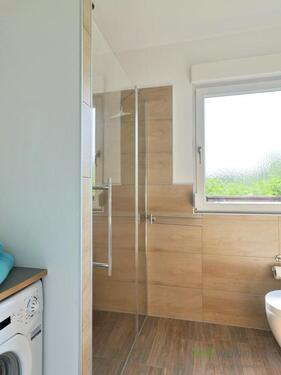 Waschmaschine und Dusche - 