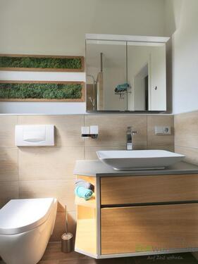 WC und Waschtisch - 