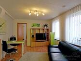 Blick ins Wiohnzimmer - (EF0589_M) Erfurt: Hochheim, kleine möblierte 2-Zimmer Wohnung mit sep. Hauseingang, an Wochenendheimfahrer