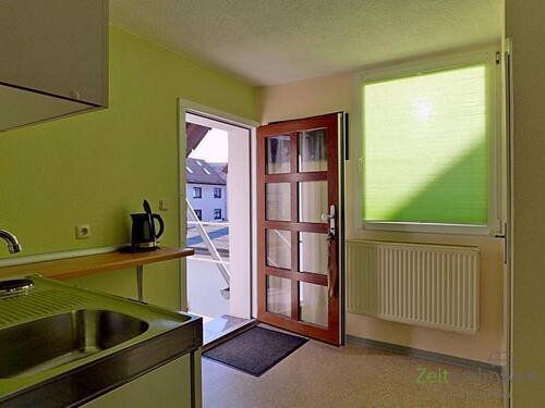 Eingang im grünen Sonnenlicht - 