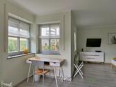 Schreibtisch und TV - 