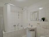Bad mit Wanne - 
