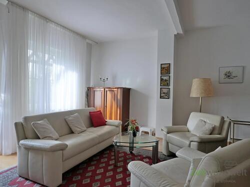 gemütliche Sofa-Sitzecke - Etagenwohnung mit 78,00 m&sup2; in Jena zur Miete
