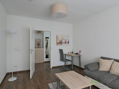Wohnzimmerblick zum Flur - 2 Zimmer Etagenwohnung zur Miete in Erfurt