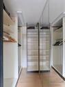 begehbarer Kleiderschrank im Bad - 