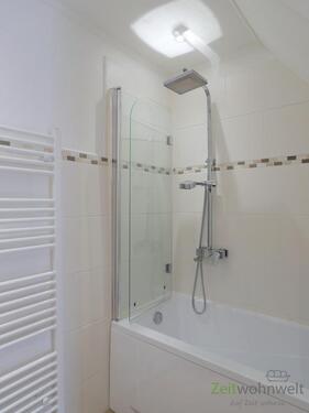 Wanne mit Duschabtrennung - 