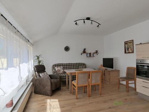 Blick in den Wohnraum - 2 Zimmer Etagenwohnung zur Miete in Nessetal