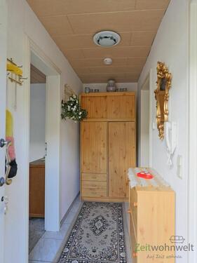 Flur mit Garderobenschrank - 