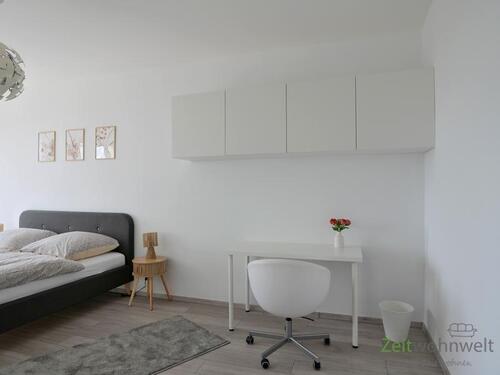 kleiner Arbeitsplatz im hinteren Schlafzimmer - 