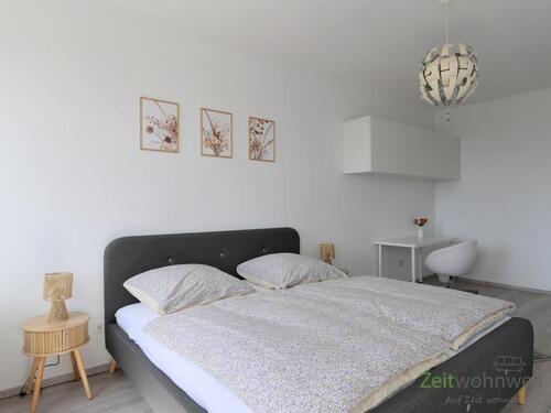 großes Doppelbett - 