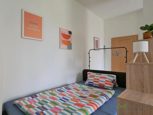 Blick zum Bett - Etagenwohnung mit 39,50 m&sup2; in Chemnitz zur Miete