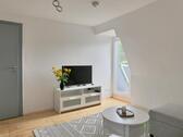 TV und Balkonausgang - 2 Zimmer Etagenwohnung in Langebrück