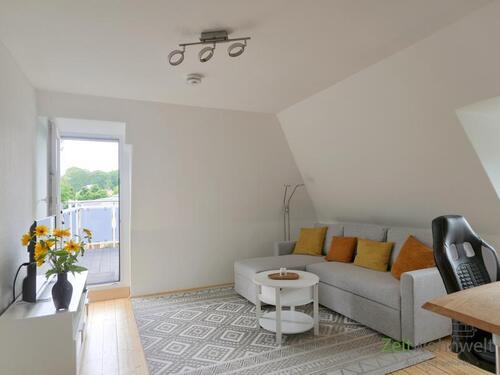 Blick ins Wohnzimmer - 2 Zimmer Etagenwohnung zur Miete in Langebrück