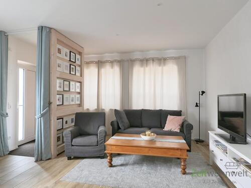 Blick in den Wohnraum - (EF1405_M) Dresden: Radebeul, möbliertes 2-Zimmer-Apartment mit Kamin und separatem Hauseingang
