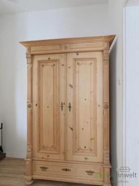 Kleiderschrank vor dem Schlafzimmer - 