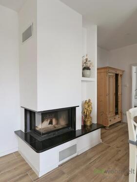 echter Kamin im Wohnzimmer - 2 Zimmer Etagenwohnung in Radebeul