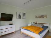 breites Bett und TV - 1 Zimmer Etagenwohnung zur Miete in Bannewitz