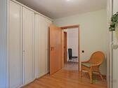 große Kleiderschränke - 2 Zimmer Etagenwohnung in Knüllwald