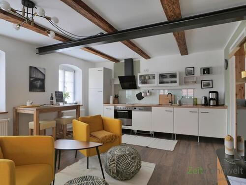 hoher Esstisch links vor dem Fesnter - Etagenwohnung mit 42,00 m&sup2; in Dresden zur Miete