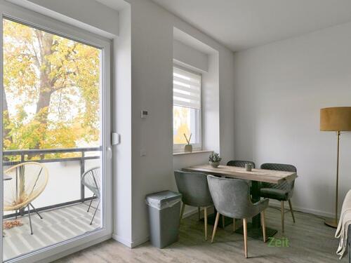 Esstisch vor dem Balkon - 2 Zimmer Etagenwohnung zur Miete in Irxleben