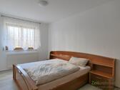 Blick ins Schlafzimmer - 