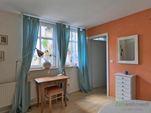 kleiner Schreibtisch - 2 Zimmer Etagenwohnung in Jena