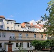 (EF1153_M) Jena: Zentrum, kleine kunstvoll möblierte Wohnung mit Freisitz im ruhigen Innenhof, Reinigung inkl.