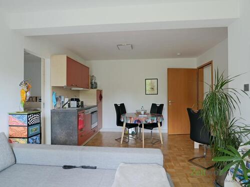 Blick vom Balkon in den Wohnraum - 2 Zimmer Etagenwohnung in Weimar