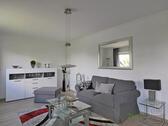 Sofa und Sideboard - (EF1036_M) Kassel-Stadt: Forstfeld, neu möbliertes Apartment m. sep. Hauseingang und PKW-Stellplatz, ruhige Lage