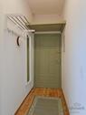 Wohnungsflur mit Garderobe - 