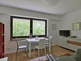 Blick zum TV - 2 Zimmer Etagenwohnung in Kassel