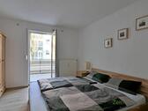 großes Schlafzimmer mit Doppelbett - 