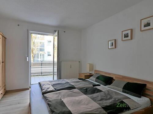 großes Schlafzimmer mit Doppelbett - 