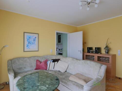 Blick ins Wohnzimmer - 2 Zimmer Etagenwohnung zur Miete in Bannewitz