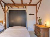 Kleiderschrank und Sideboard - 