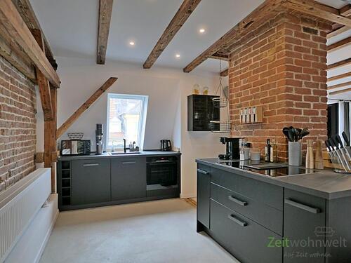 großzügiger Küchenbereich - 