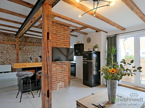 TV und Küchentresen - 