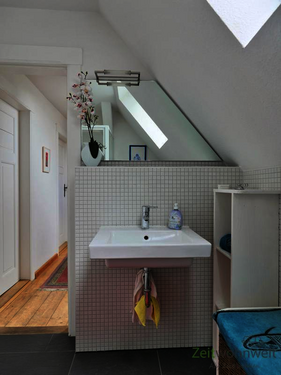 Blick zum Waschbecken - 