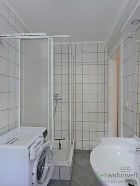 Dusche im Bad - Etagenwohnung mit 30,00 m&sup2; in Dresden zur Miete