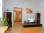 Schrankwand und TV - 2 Zimmer Etagenwohnung in Arnstadt