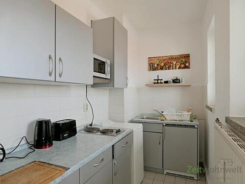 Küche mit Fenster und Waschmaschine - Etagenwohnung mit 29,30 m&sup2; in Dresden zur Miete