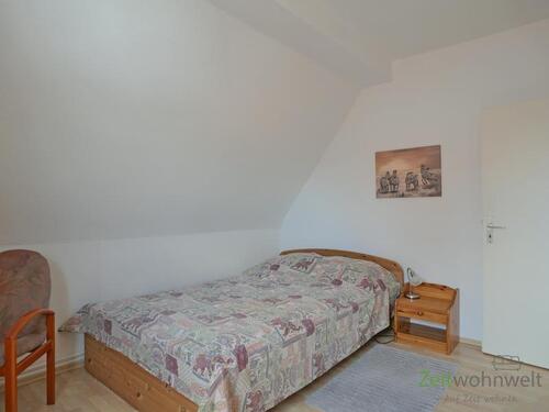 Blick zum Bett - (EF0809_M) Kassel-Stadt: Wehlheiden, möbliertes WG-Zimmer in ruhiger Wohnlage, WLAN, an Wochenendheimfahrer