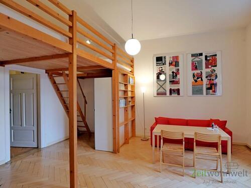 Eingang, Stauraum, Innentreppe - 1 Zimmer Etagenwohnung in Dresden