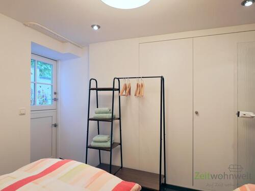 Blick zum Kleiderständer - 