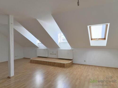 Balken und Podest im Wohnzimmer - 2 Zimmer Etagenwohnung zur Miete in Meiningen
