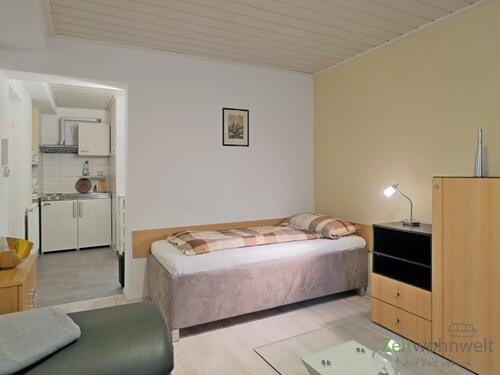 Blick zum Bett - 1 Zimmer Etagenwohnung in Erfurt