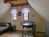 kleiner Schreibtisch - 1 Zimmer Etagenwohnung in Radebeul