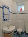Waschbecken und WC - 