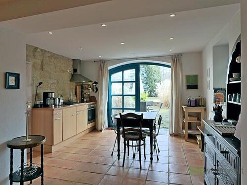 Blick in die Küche - (EF0330_M) Dresden: Äußere Neustadt, schöne helle Wohnung mit Terrasse in grüner Oase hinter den Kulissen der Neustadt