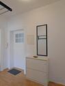 Wohnungsflur mit Garderobe - 